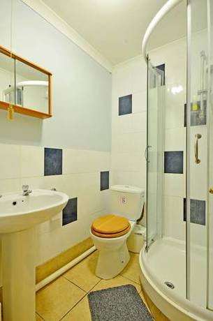 4 Bedroom Maisonette