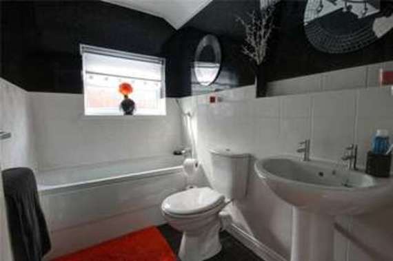 2 Bedroom End of Ter...