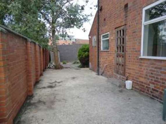 8&nbsp;Bedroom&nbsp;Semi-Detac...