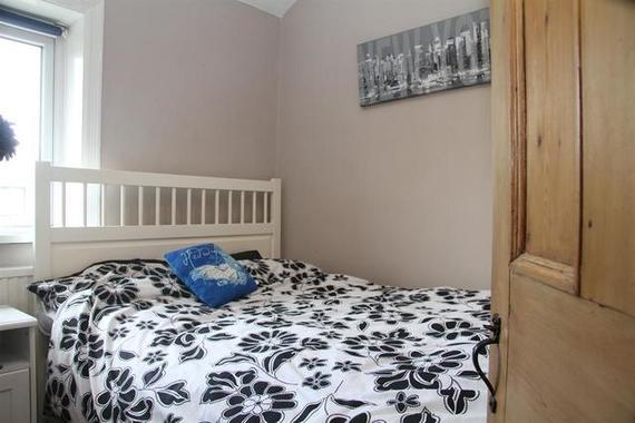 2 Bedroom End of Ter...