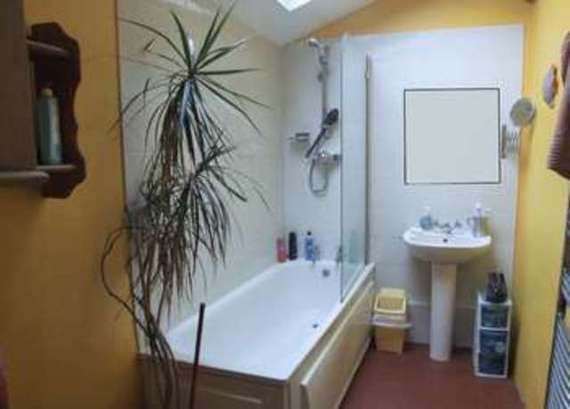 2 Bedroom End of Ter...