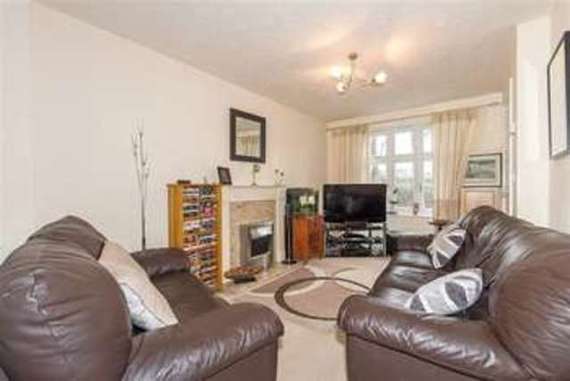 2 Bedroom End of Ter...