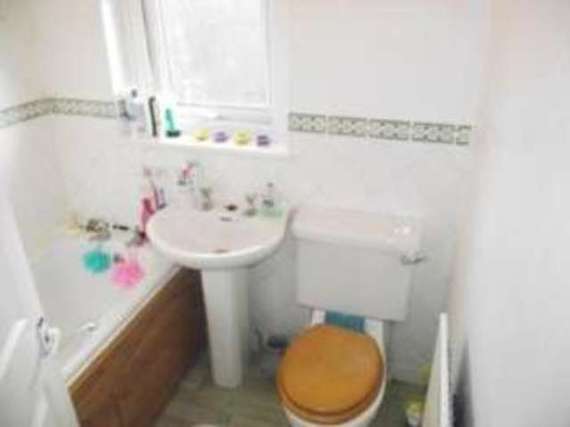 2 Bedroom End of Ter...