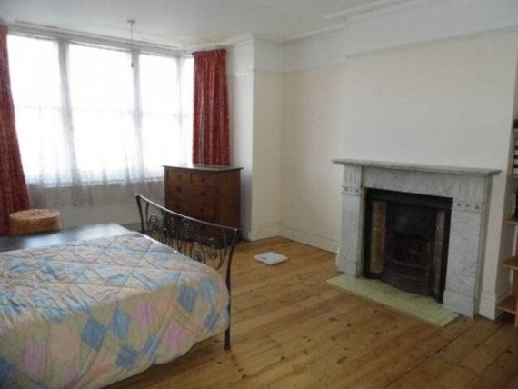 6 Bedroom Semi-Detac...