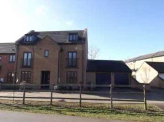 5 Bedroom Semi-Detac...