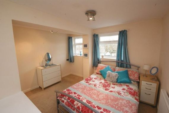 5 Bedroom Semi-Detac...