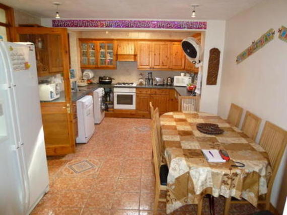 6 Bedroom Terraced