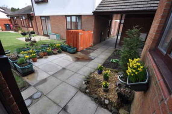 2 Bedroom Ground Fla...