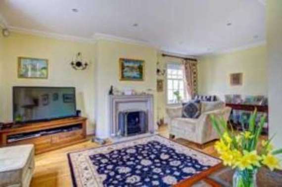 4 Bedroom End of Ter...