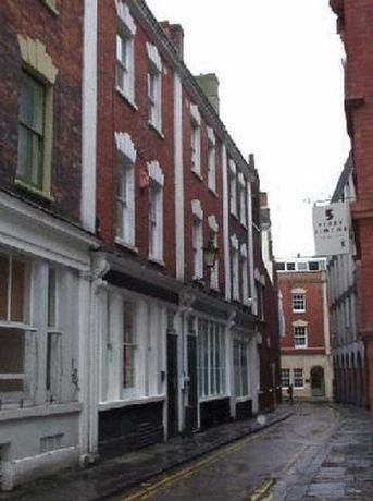 6 Bedroom Terraced