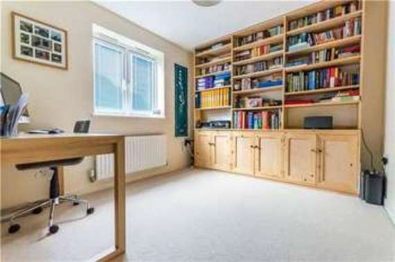 3 Bedroom End of Ter...