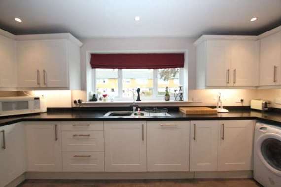 2 Bedroom End of Ter...