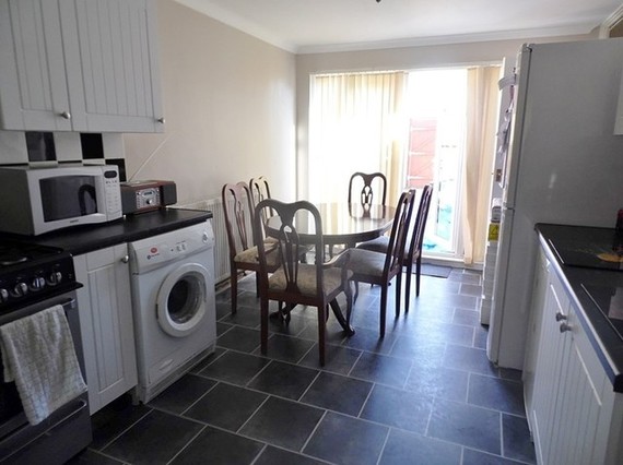4 Bedroom End of Ter...
