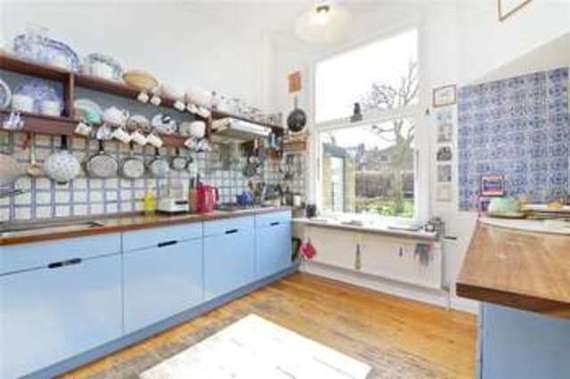 5 Bedroom Semi-Detac...