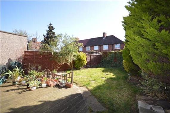2 Bedroom End of Ter...