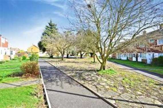 2 Bedroom End of Ter...