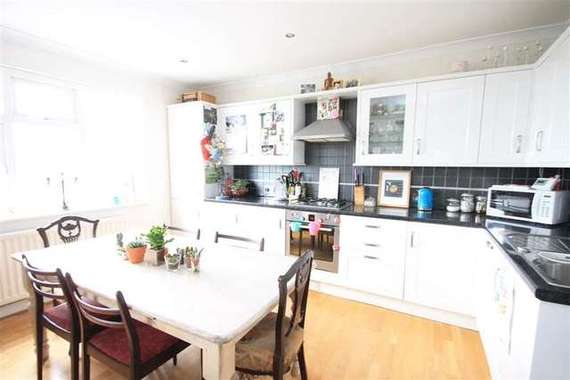 4&nbsp;Bedroom&nbsp;Apartment