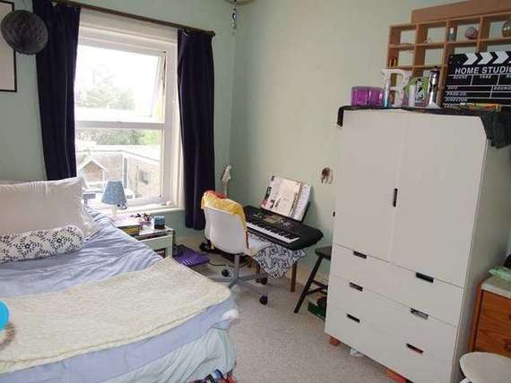 5 Bedroom Semi-Detac...