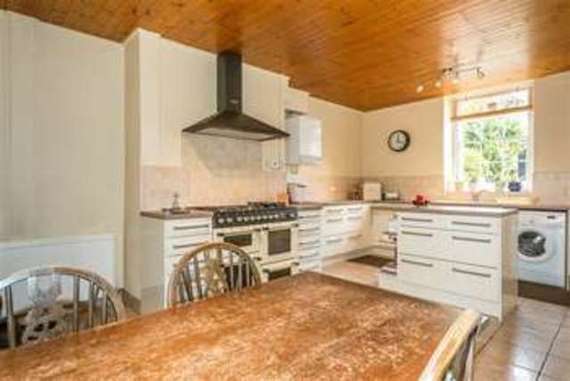 6 Bedroom Detached