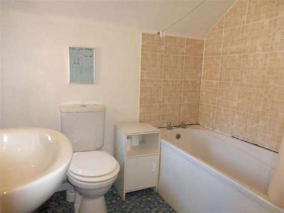 3 Bedroom End of Ter...