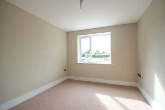 5 Bedroom Detached