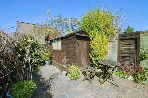2 Bedroom End of Ter...