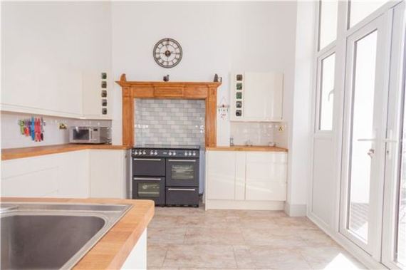 6 Bedroom Semi-Detac...