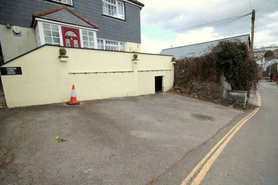 3 Bedroom End of Ter...