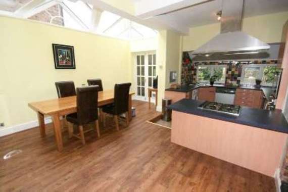 4 Bedroom End of Ter...