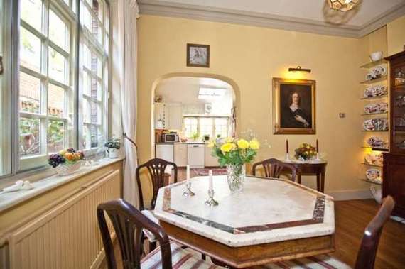 6 Bedroom Semi-Detac...