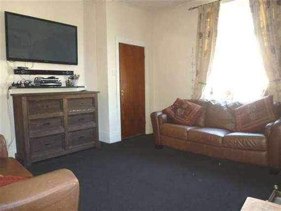 2 Bedroom End of Ter...