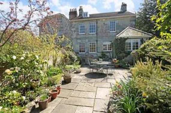 6 Bedroom Semi-Detac...