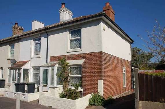 2 Bedroom End of Ter...
