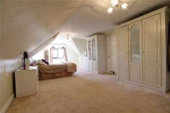 6&nbsp;Bedroom&nbsp;Detached