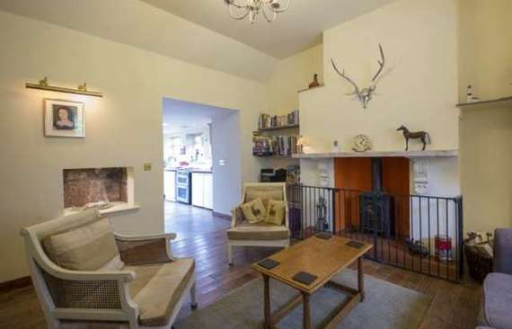 5 Bedroom Country Ho...