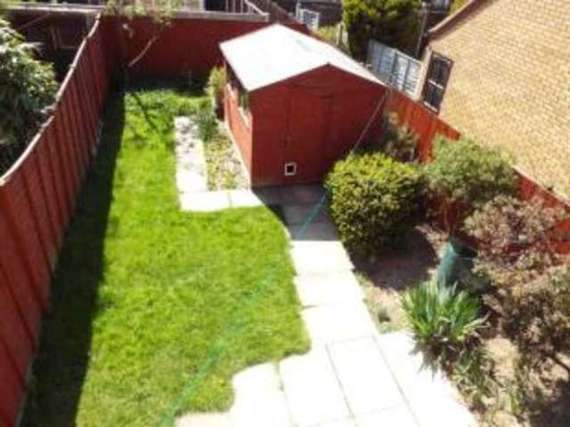 2 Bedroom End of Ter...