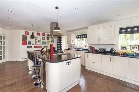 6 Bedroom Detached