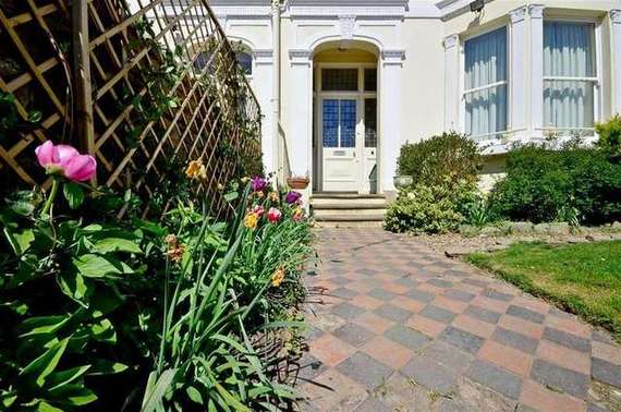 5 Bedroom Semi-Detac...