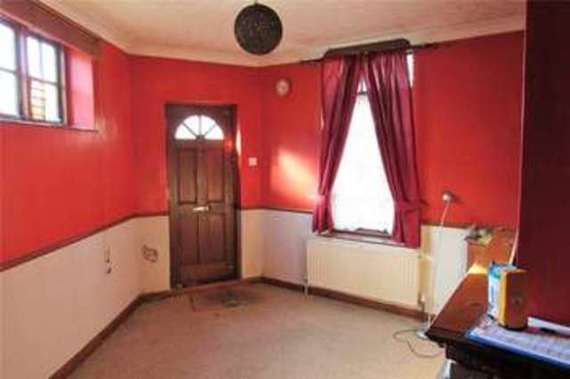 2 Bedroom End of Ter...
