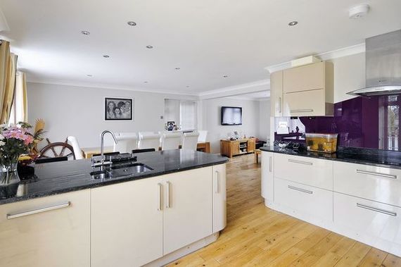 6 Bedroom Detached