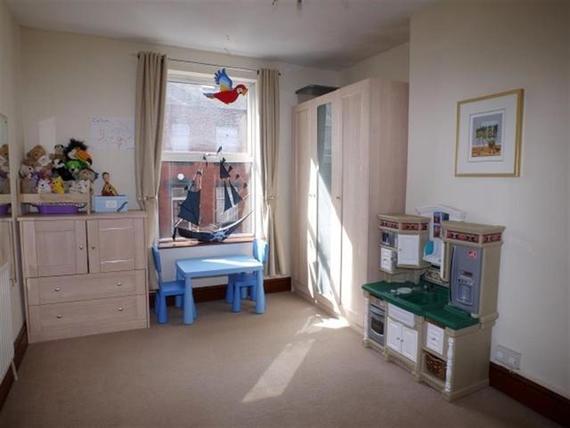 2 Bedroom End of Ter...