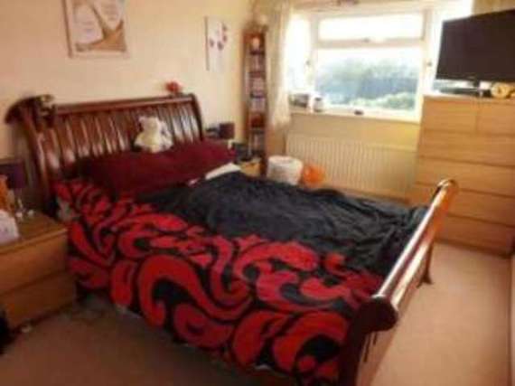 3 Bedroom End of Ter...