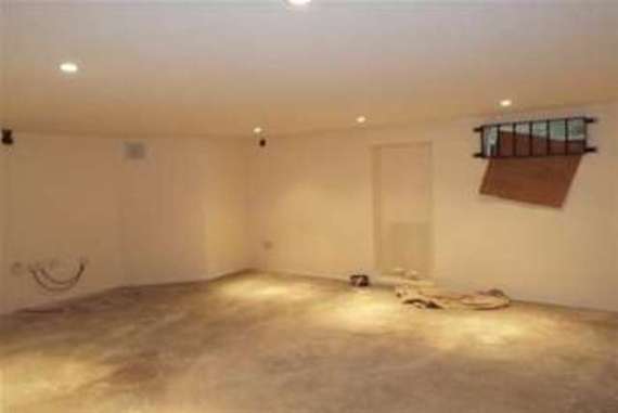 6 Bedroom Detached