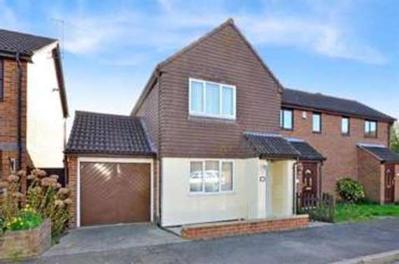 2 Bedroom End of Ter...