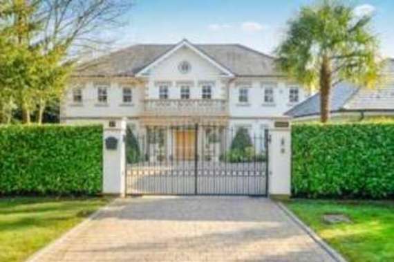6 Bedroom Detached