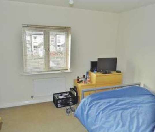 3 Bedroom End of Ter...