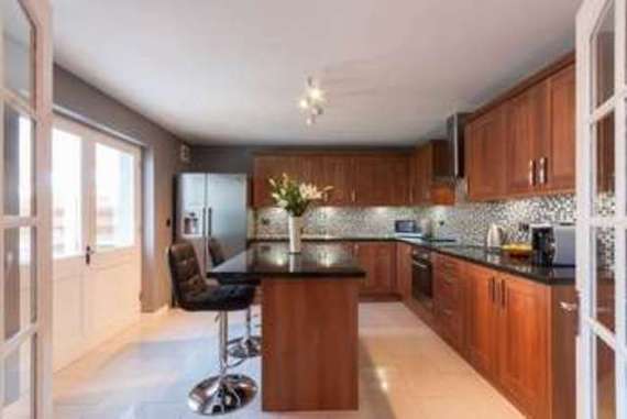 3 Bedroom End of Ter...