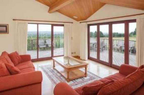 6 Bedroom Detached