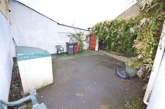 6 Bedroom Flat