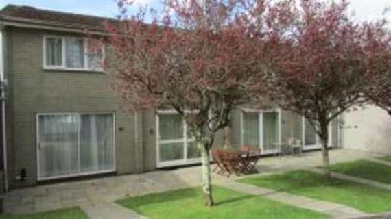 2 Bedroom End of Ter...